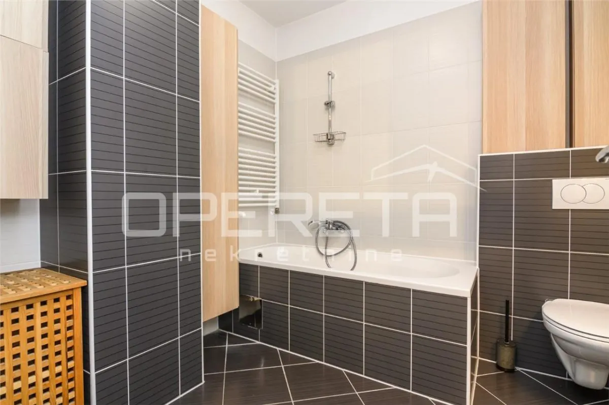 Apartamento de Cuatro Dormitorios en Venta en Samobor, Croacia - foto 12