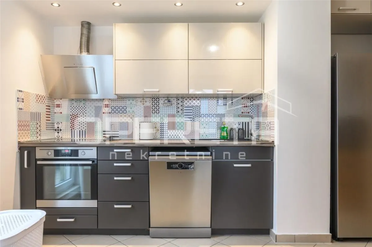 Apartamento de Cuatro Dormitorios en Venta en Samobor, Croacia - foto 7