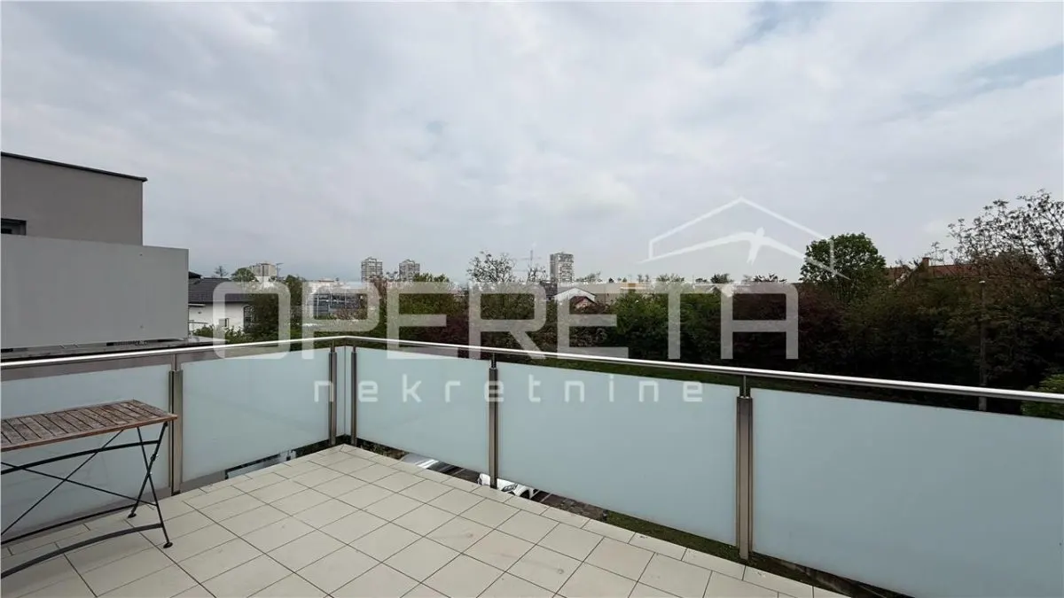 Apartamento de Tres Dormitorios en Alquiler en Zagreb, Croacia - foto 11