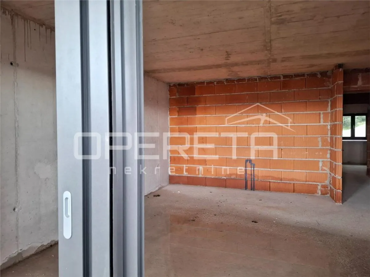 Apartamento de Dos Dormitorios en Venta en Makarska, Croacia, con Terraza y Vistas al Mar - foto 11