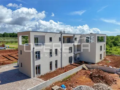 Apartamento en Planta Baja con Jardín en Venta en Porec, Croacia - foto 2