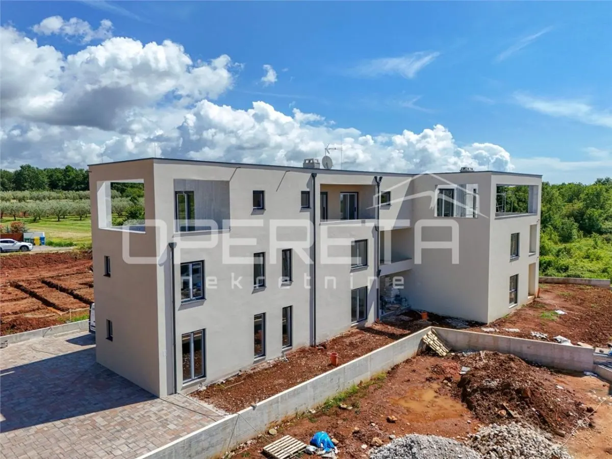 Apartamento en Planta Baja con Jardín en Venta en Porec, Croacia - foto 2