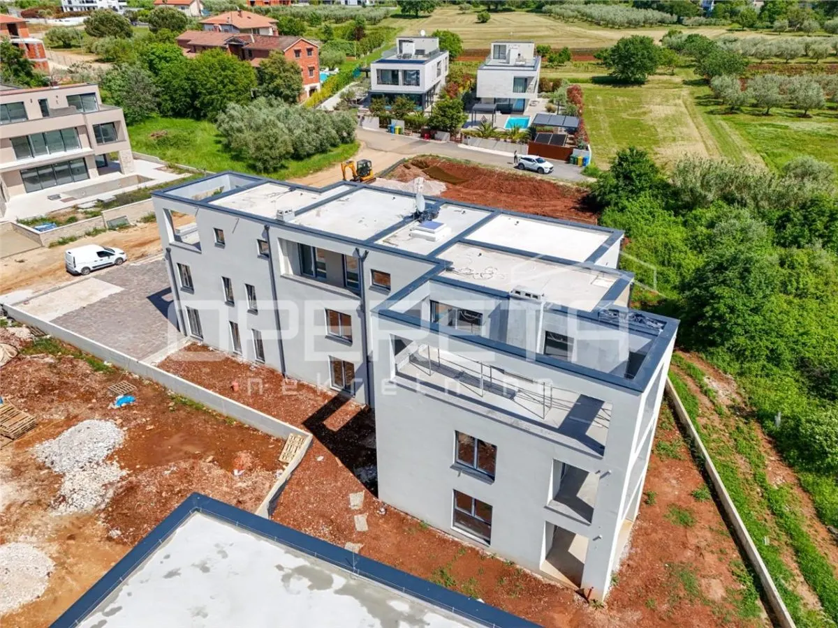 Apartamento en Planta Baja con Jardín en Venta en Porec, Croacia - foto 3