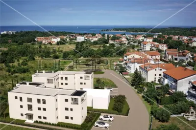 Apartamento en Planta Baja con Jardín en Venta en Porec, Croacia - foto 9