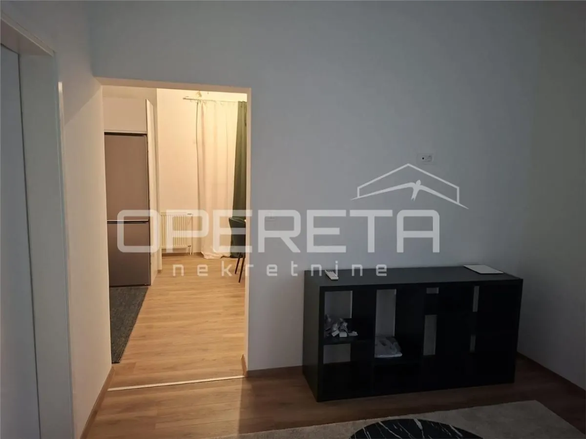 Apartamento de Tres Dormitorios en Alquiler en Varazdin, Croacia - foto 2