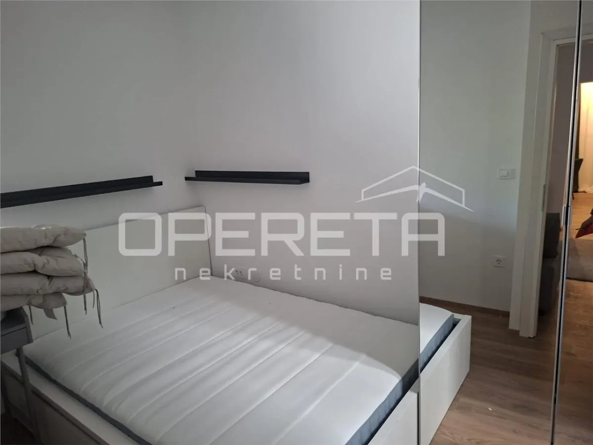Apartamento de Tres Dormitorios en Alquiler en Varazdin, Croacia - foto 11