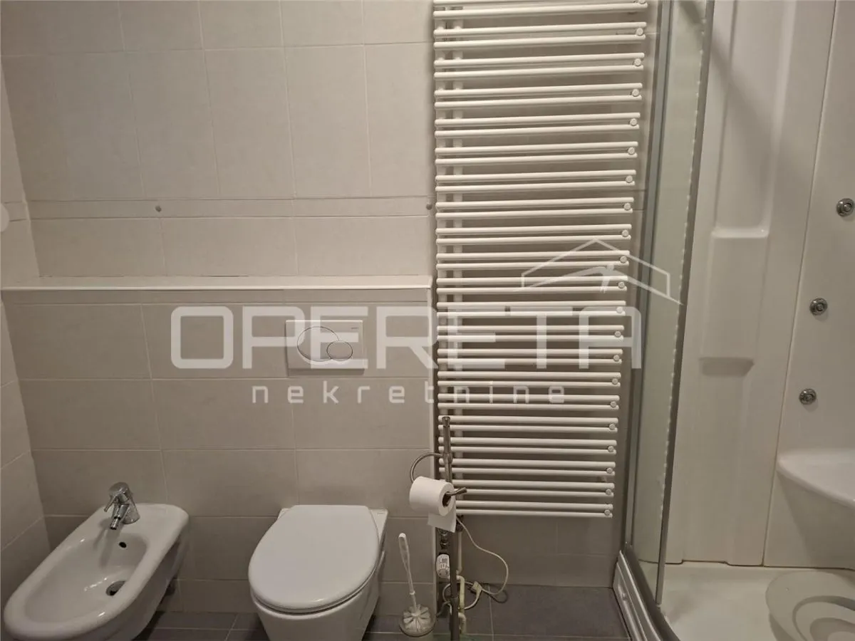 Apartamento de Tres Dormitorios en Alquiler en Varazdin, Croacia - foto 12