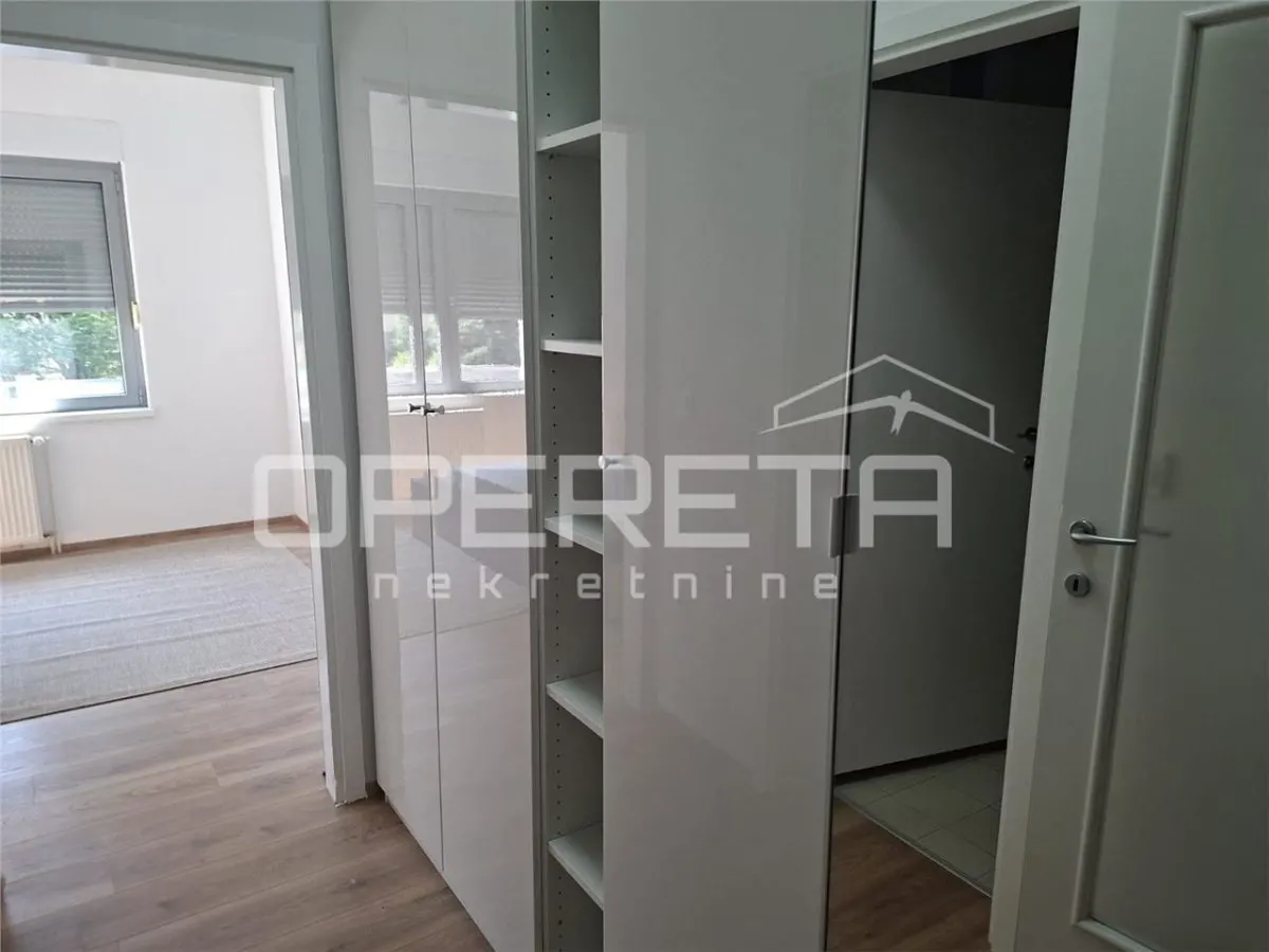 Apartamento de Tres Dormitorios en Alquiler en Varazdin, Croacia - foto 4