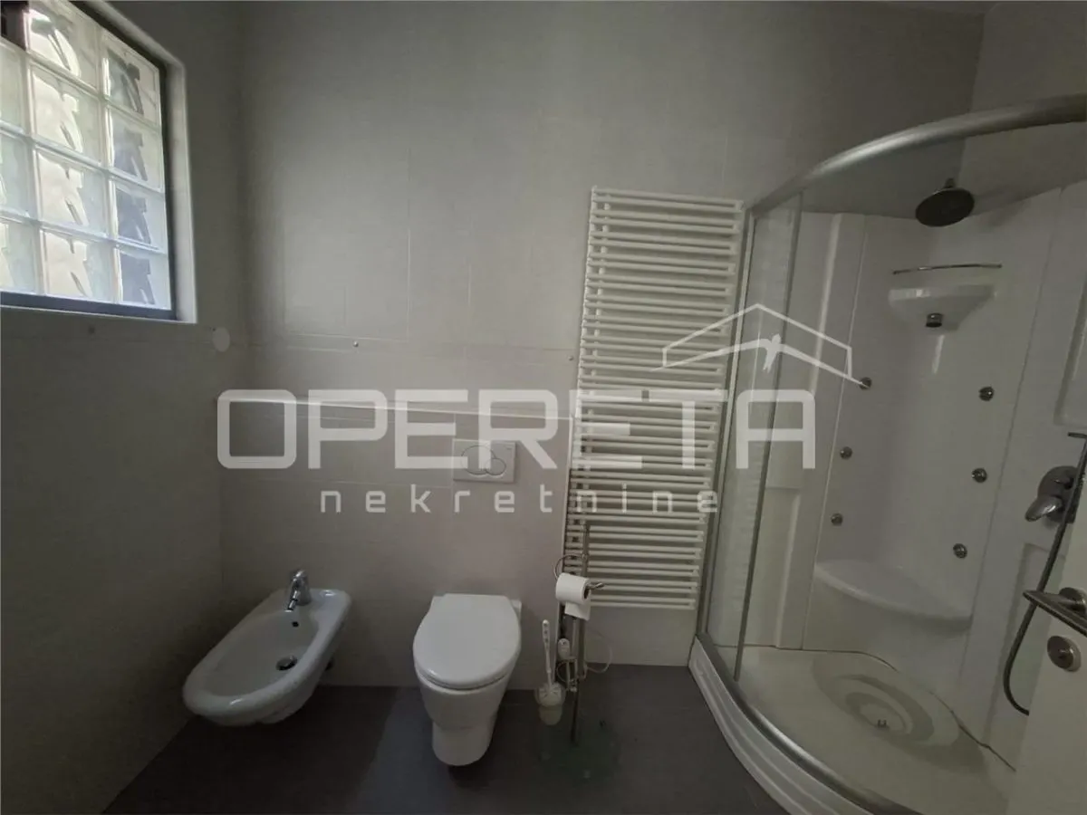 Apartamento de Tres Dormitorios en Alquiler en Varazdin, Croacia - foto 10