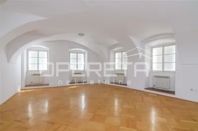 Appartement de 5 Chambres à Vendre à Zagreb, Ville Haute - Zagreb