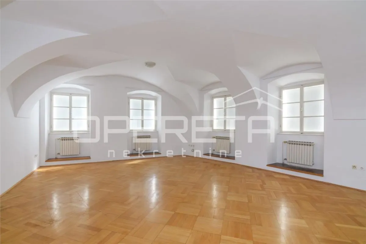 Appartement de 5 Chambres à Vendre à Zagreb, Ville Haute - foto 1
