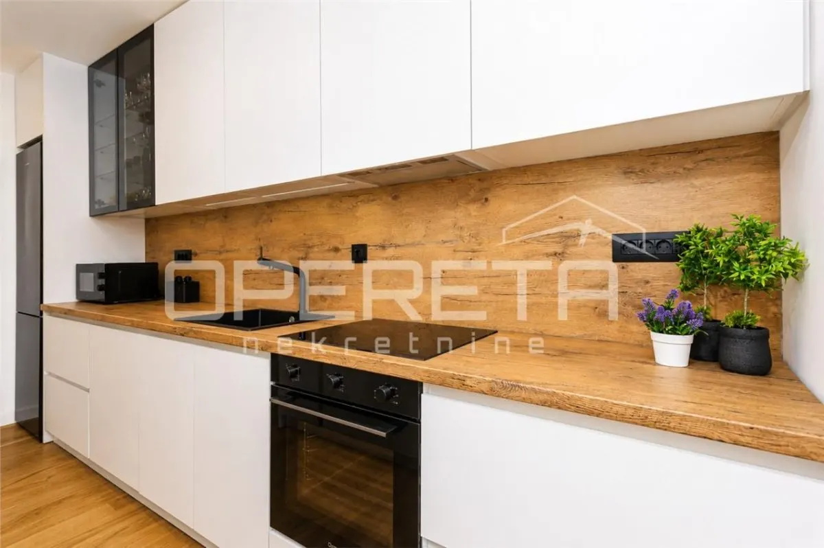 Apartamento de Dos Dormitorios en Venta en Split, Croacia - foto 3