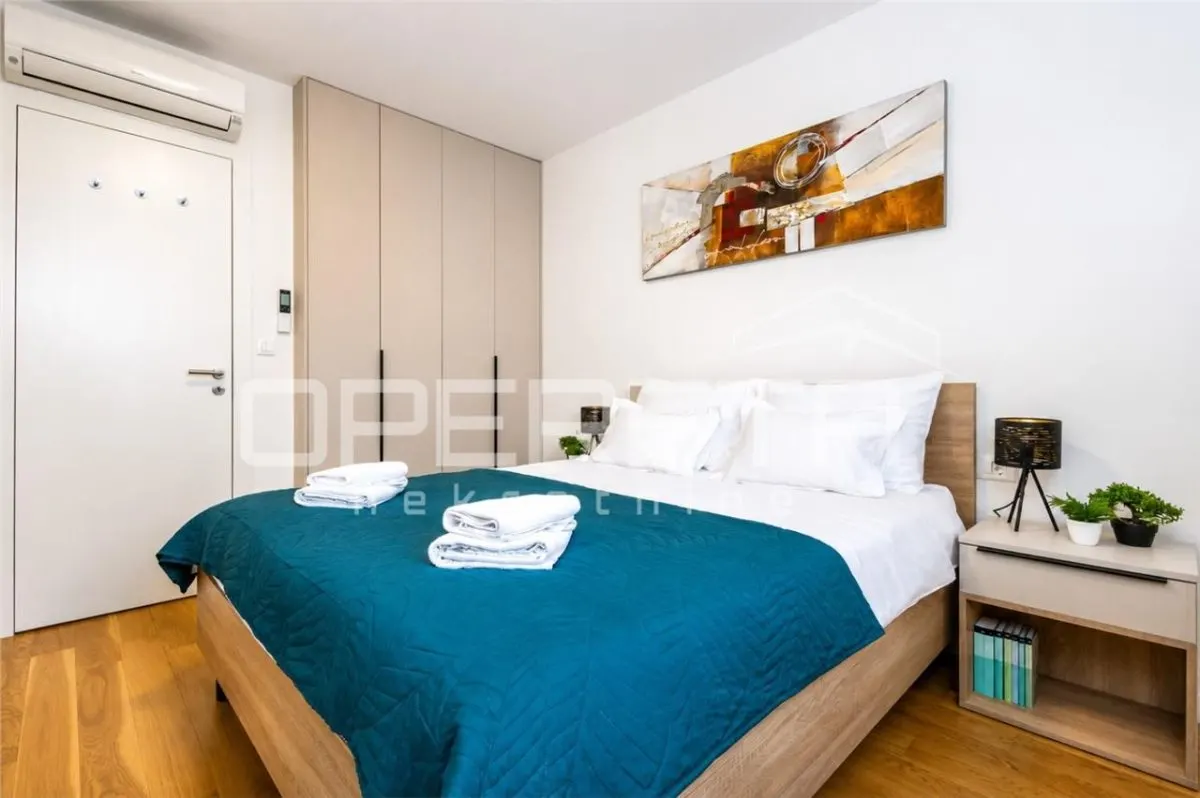 Apartamento de Dos Dormitorios en Venta en Split, Croacia - foto 5