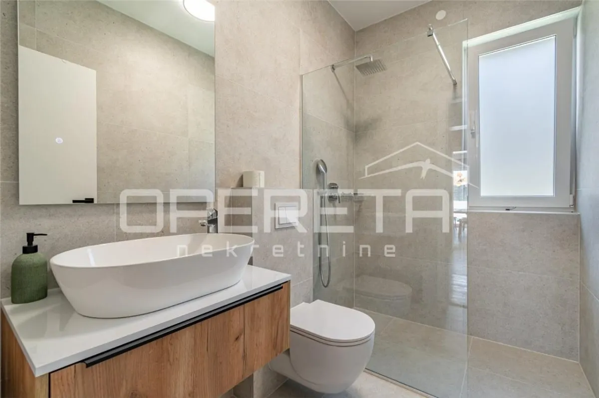 Apartamento de Dos Plantas Recién Construido con Piscina Privada y Vistas al Mar, Tar, Croacia - foto 12