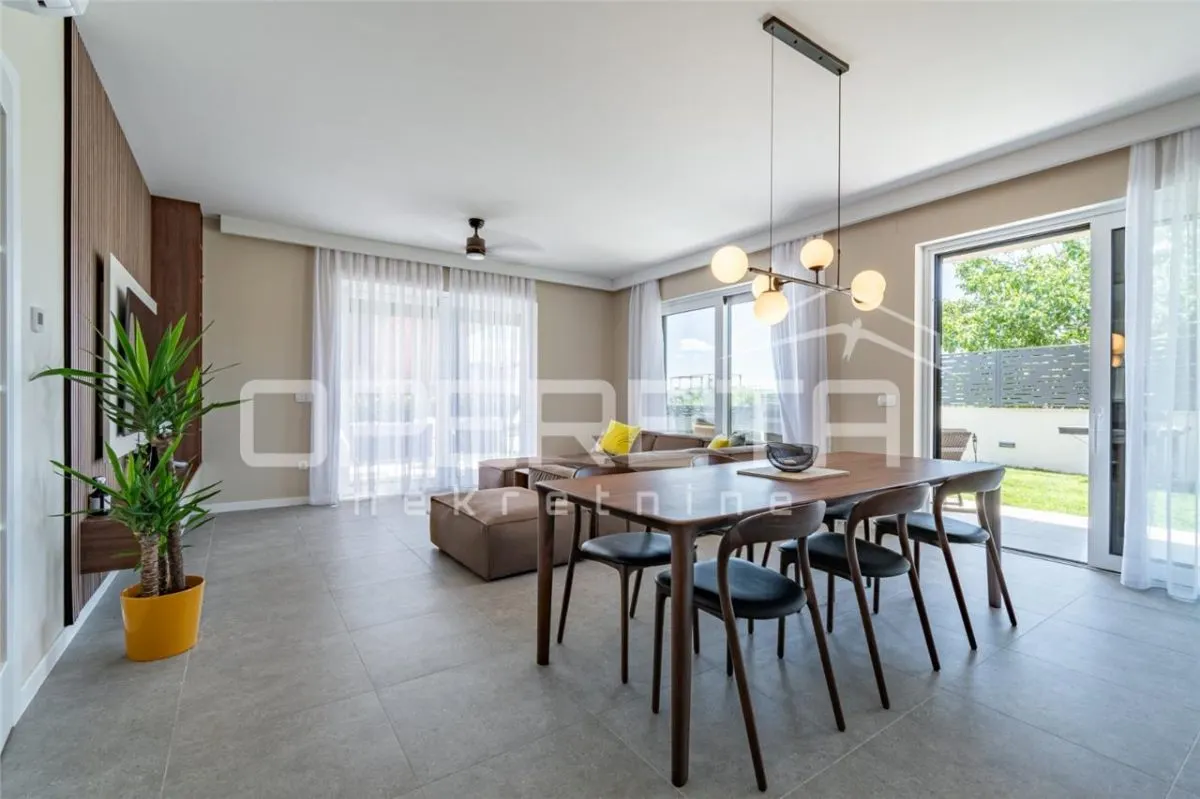 Apartamento de Dos Plantas Recién Construido con Piscina Privada y Vistas al Mar, Tar, Croacia - foto 10