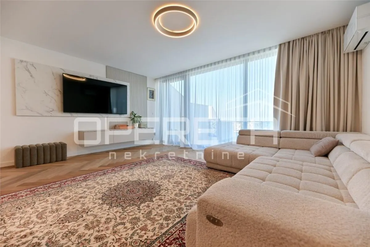 Apartamento de Lujo de Cuatro Plantas en Alquiler en Podstrana, Croacia - foto 1
