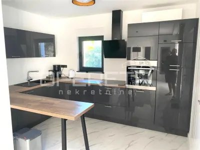 Apartamento de Dos Dormitorios en Venta en Vodice, Srima, Croacia - foto 3