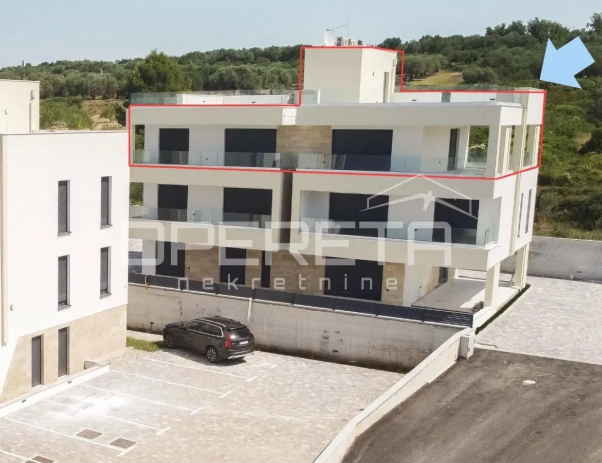 Ático de Cuatro Dormitorios en Venta en Zadar, Croacia - foto 7