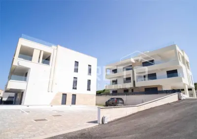 Apartamento de Cuatro Dormitorios en Planta Baja en Venta en Zadar, Croacia - foto 5