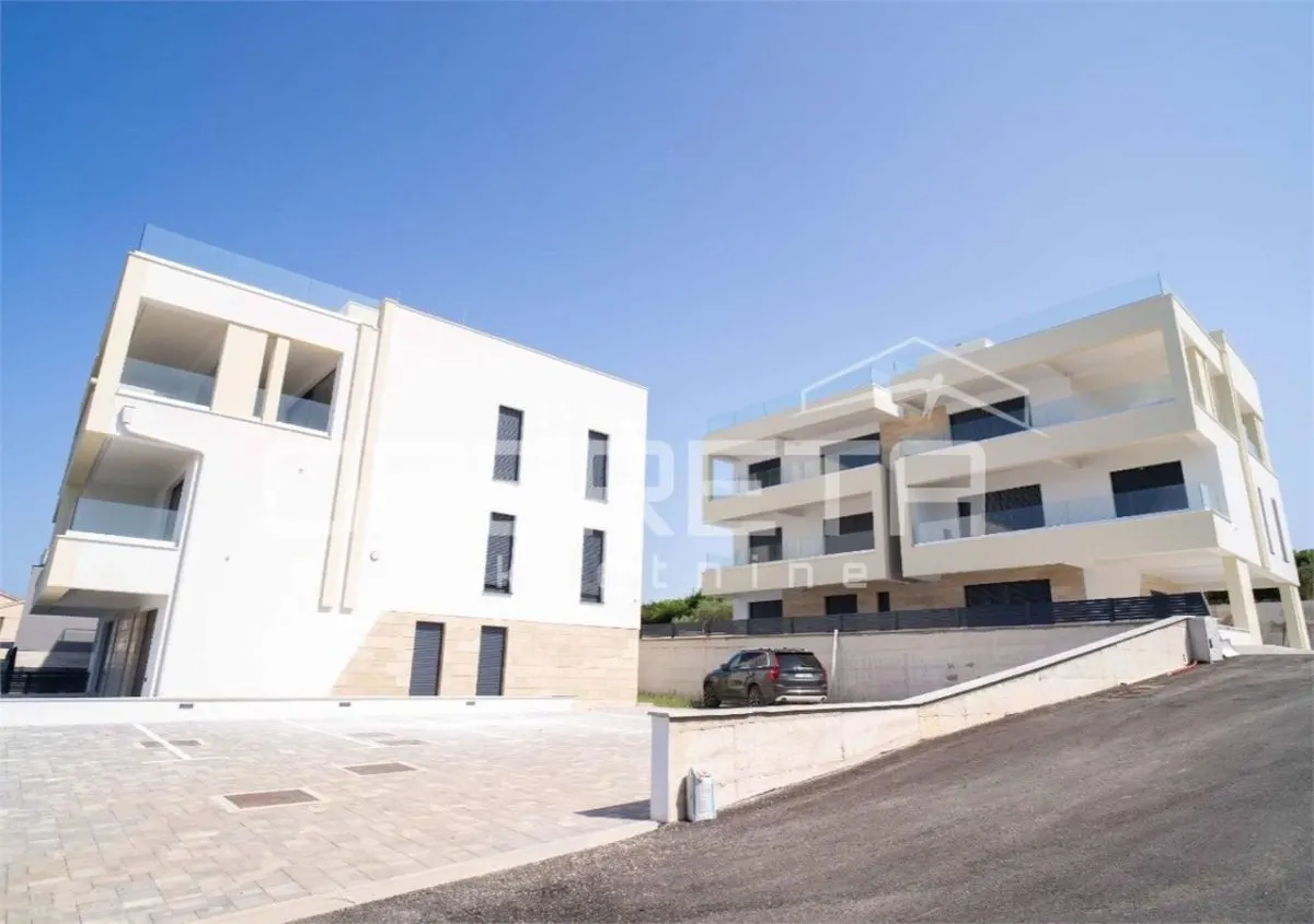 Apartamento de Cuatro Dormitorios en Planta Baja en Venta en Zadar, Croacia - foto 5