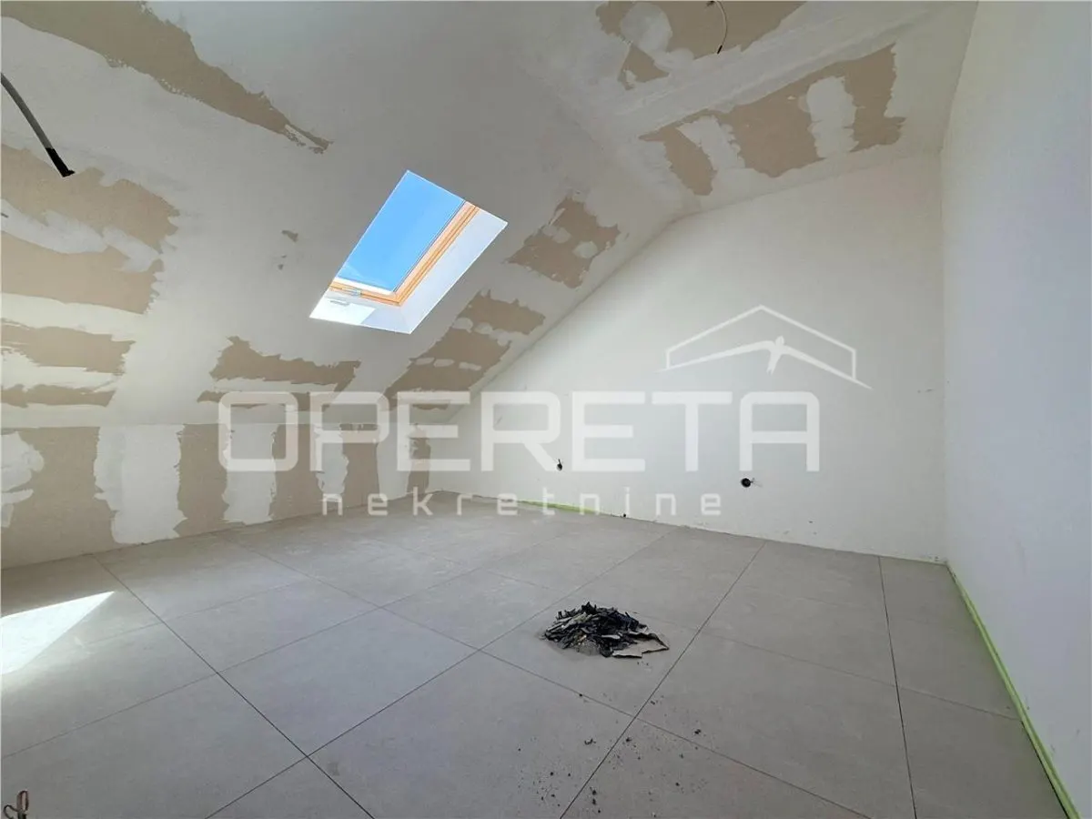Apartamento de Cinco Habitaciones en Venta en Zagreb, Croacia - foto 11