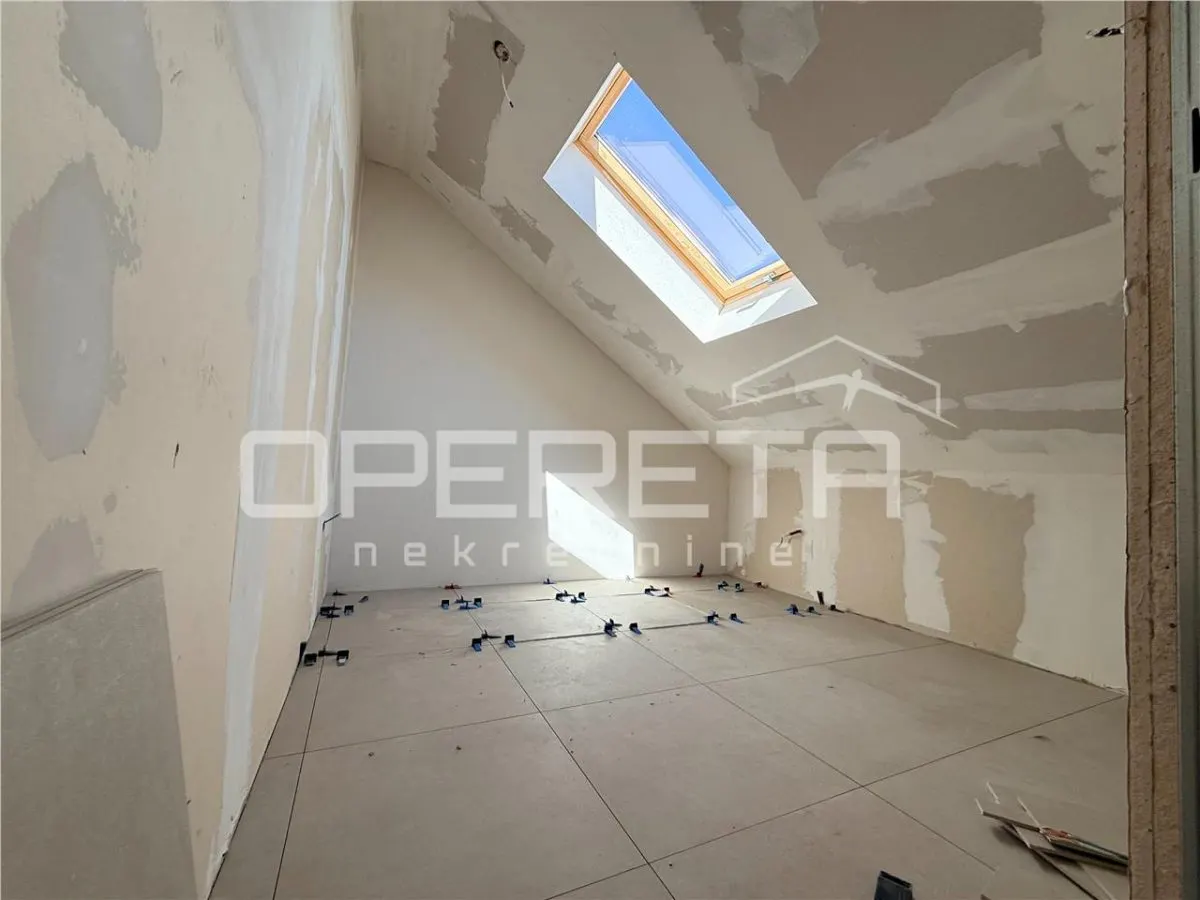 Apartamento de Cinco Habitaciones en Venta en Zagreb, Croacia - foto 12