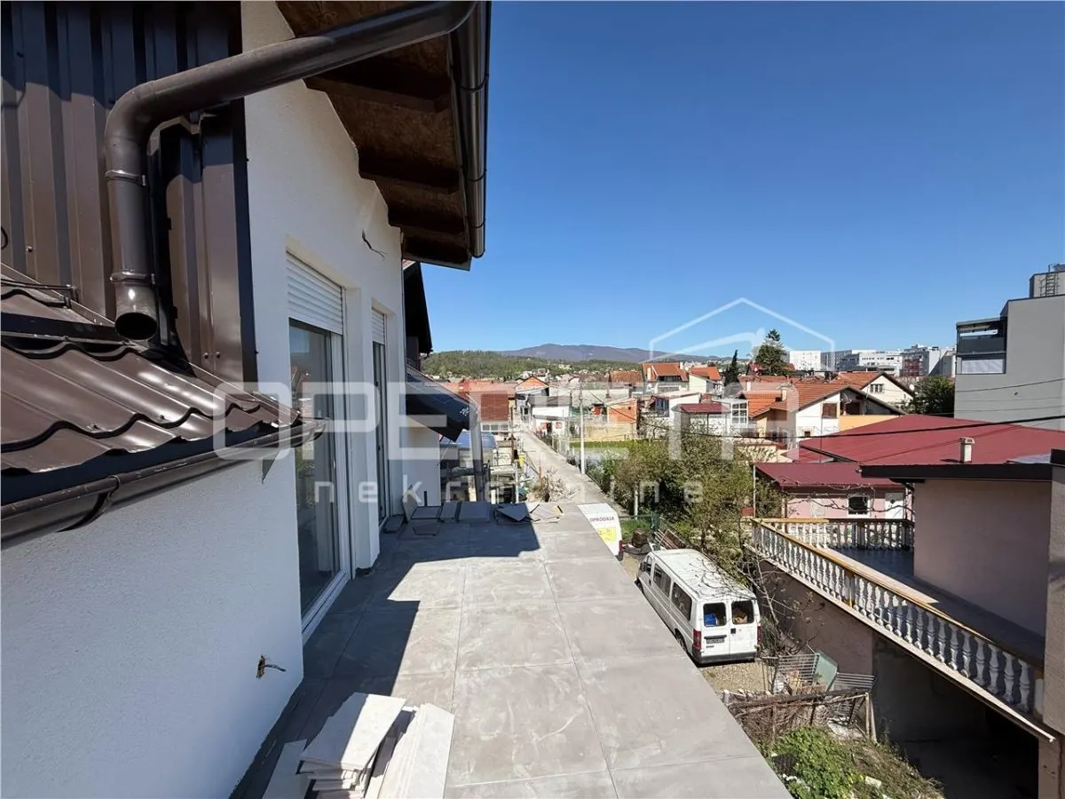 Apartamento de Cinco Habitaciones en Venta en Zagreb, Croacia - foto 14
