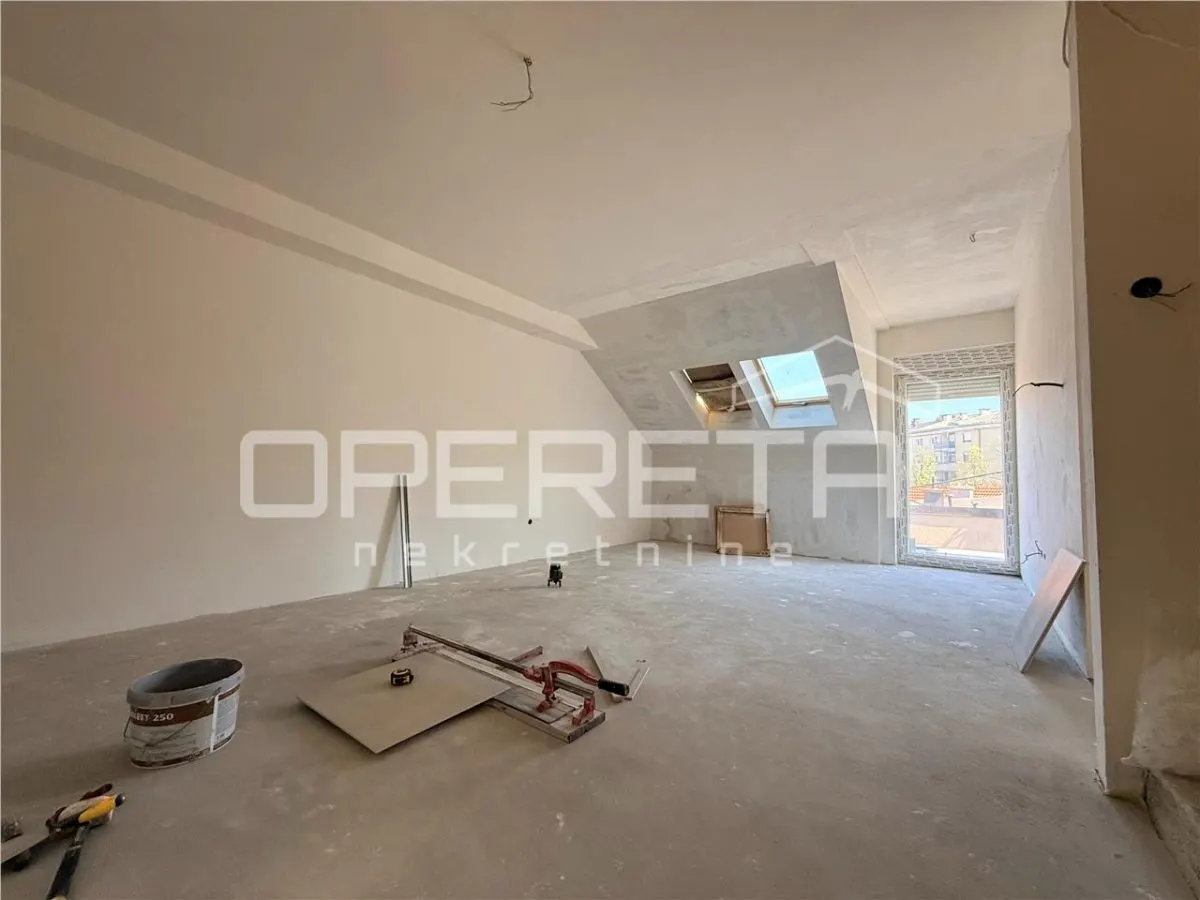 Apartamento de Cinco Habitaciones en Venta en Zagreb, Croacia - foto 4