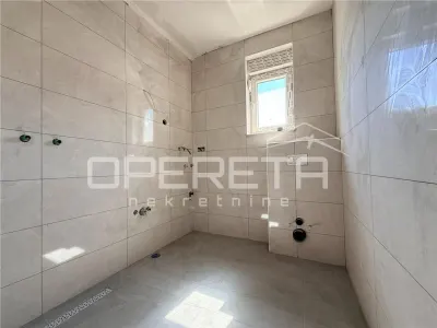Apartamento de Cinco Habitaciones en Venta en Zagreb, Croacia - foto 8