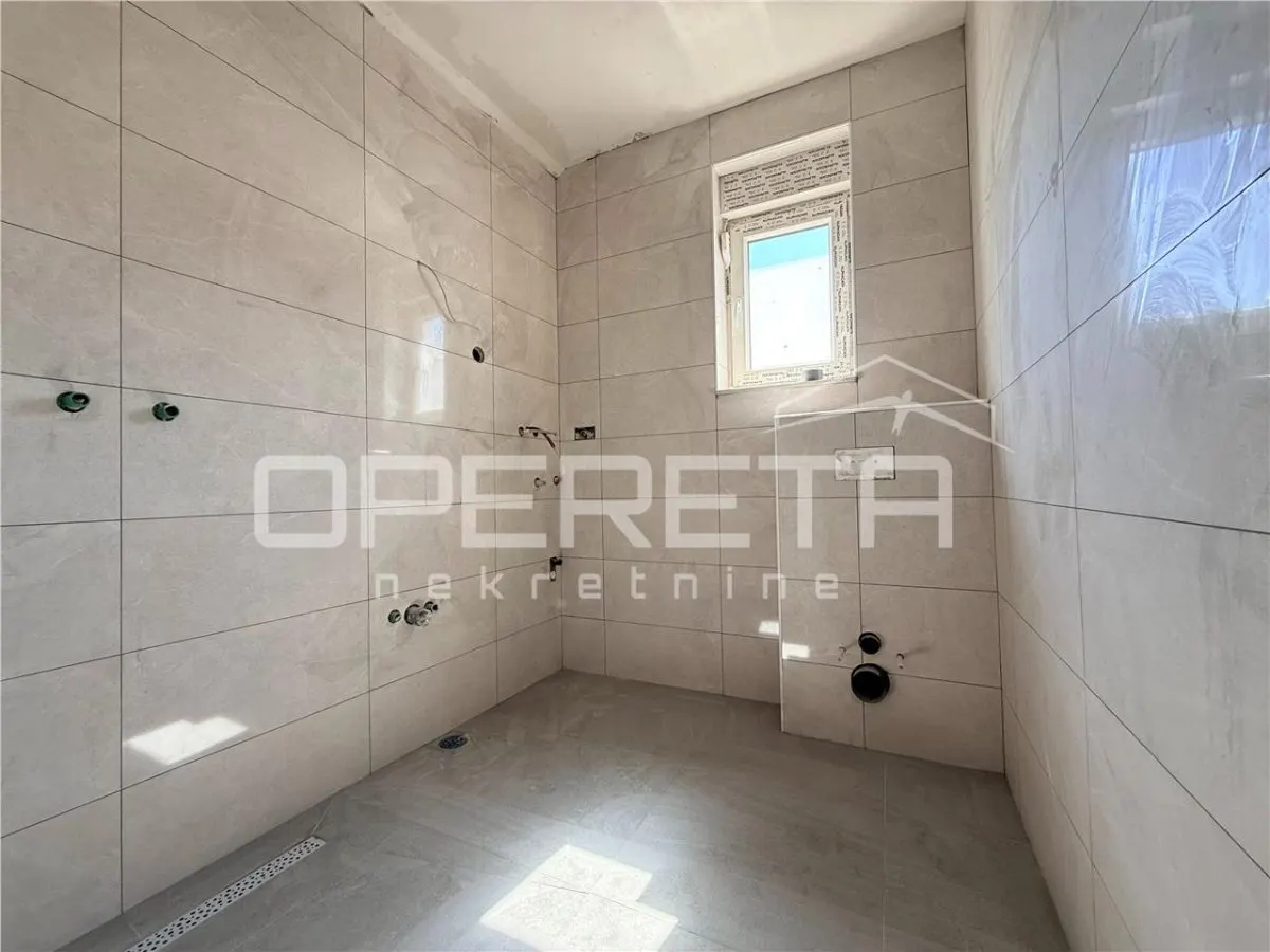 Apartamento de Cinco Habitaciones en Venta en Zagreb, Croacia - foto 8