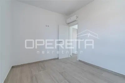 Apartamento en Primera Planta con Jardín en Venta en Umag, Croacia - foto 2