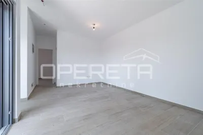 Apartamento en Primera Planta con Jardín en Venta en Umag, Croacia - foto 3