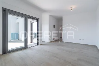 Apartamento en Primera Planta con Jardín en Venta en Umag, Croacia - foto 5