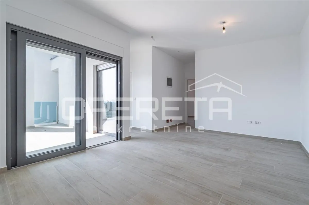Apartamento en Primera Planta con Jardín en Venta en Umag, Croacia - foto 5