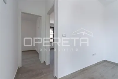 Apartamento en Primera Planta con Jardín en Venta en Umag, Croacia - foto 6