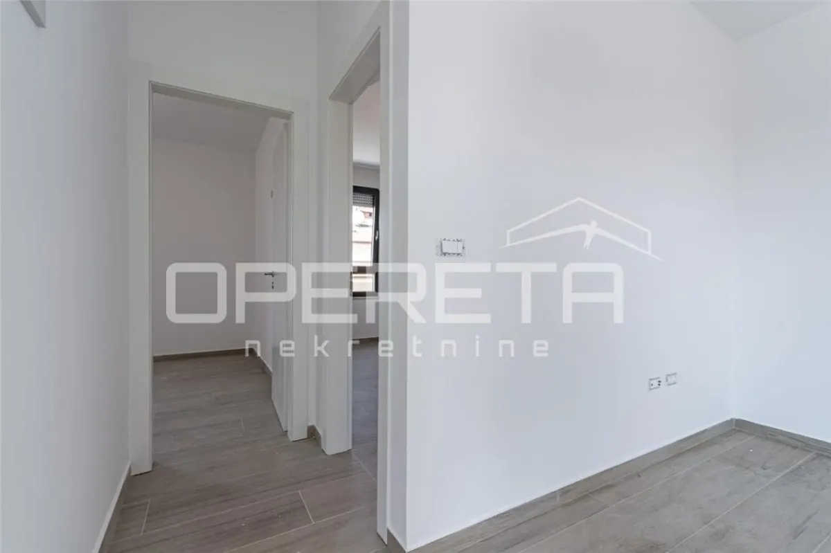 Apartamento en Primera Planta con Jardín en Venta en Umag, Croacia - foto 6