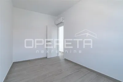 Apartamento en Primera Planta con Jardín en Venta en Umag, Croacia - foto 7