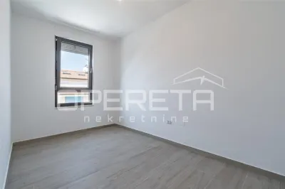 Apartamento en Primera Planta con Jardín en Venta en Umag, Croacia - foto 8