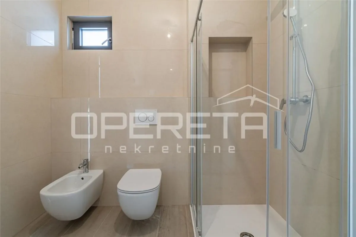 Apartamento en Primera Planta con Jardín en Venta en Umag, Croacia - foto 9