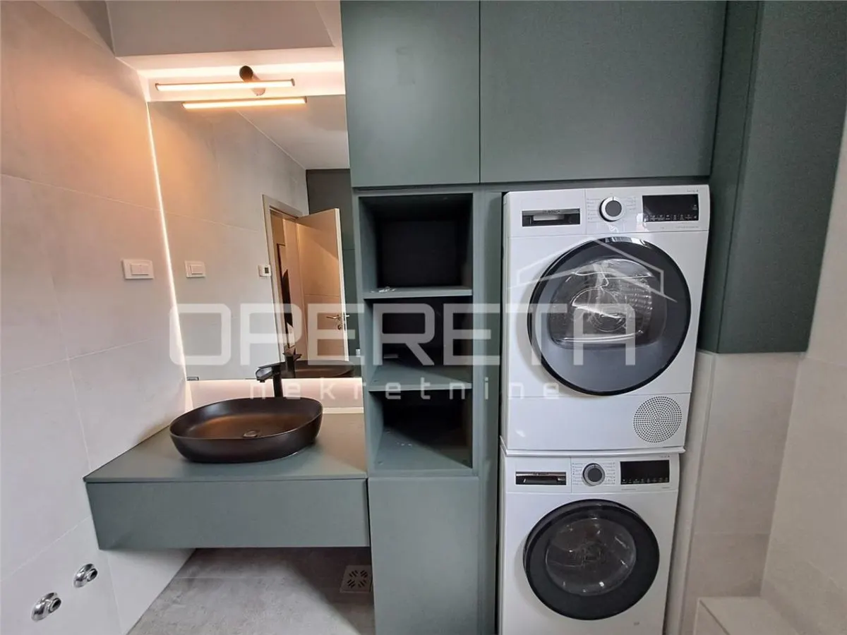 Apartamento de Diseño de Cinco Dormitorios en Venta en Velika Gorica - foto 1