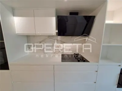 Apartamento de Diseño de Cinco Dormitorios en Venta en Velika Gorica - foto 14