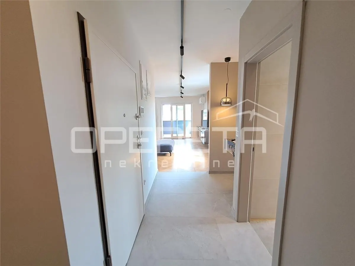 Apartamento de Diseño de Cinco Dormitorios en Venta en Velika Gorica - foto 16