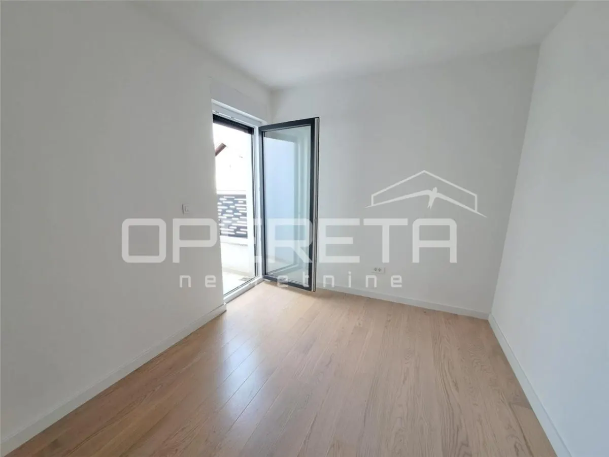 Apartamento de Diseño de Cinco Dormitorios en Venta en Velika Gorica - foto 24
