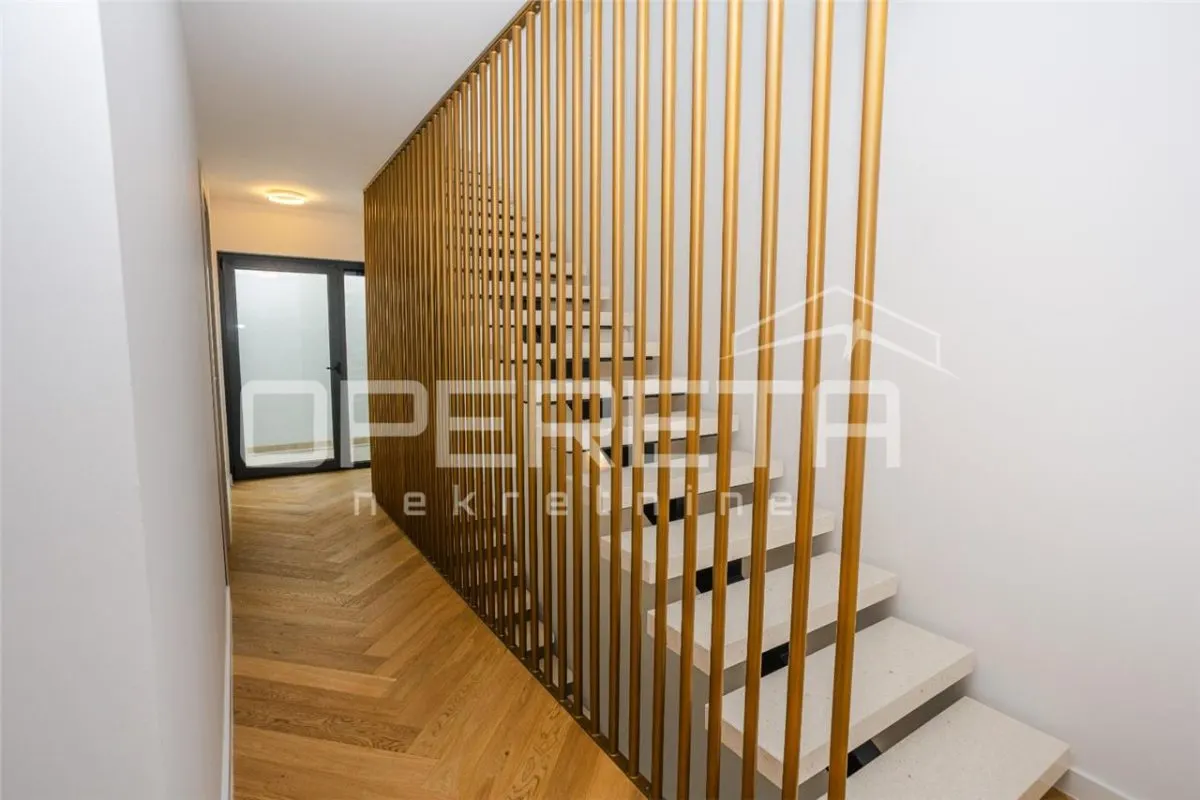 Apartamento de Lujo de Cuatro Plantas en Venta en Podstrana, Sv. Martin, Croatia - foto 11