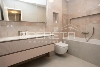 Apartamento de Lujo de Cuatro Plantas en Venta en Podstrana, Sv. Martin, Croatia - foto 24