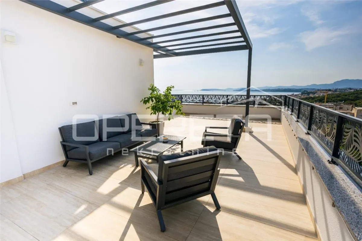 Apartamento de Lujo de Cuatro Plantas en Venta en Podstrana, Sv. Martin, Croatia - foto 25