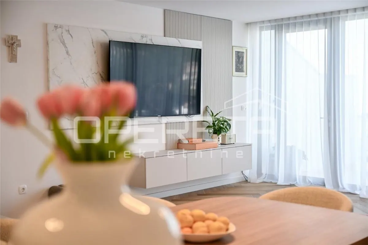 Apartamento de Lujo de Cuatro Plantas en Venta en Podstrana, Sv. Martin, Croatia - foto 7