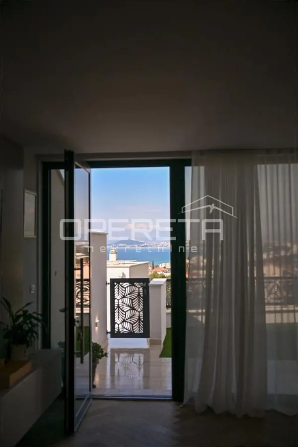 Apartamento de Lujo de Cuatro Plantas en Venta en Podstrana, Sv. Martin, Croatia - foto 8