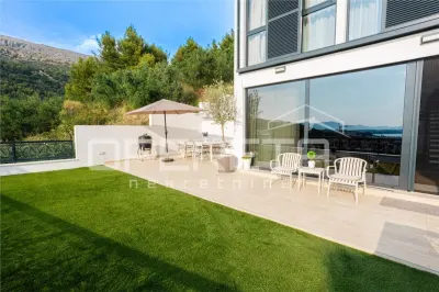 Apartamento de Lujo de Cuatro Plantas en Venta en Podstrana, Sv. Martin, Croatia - foto 10