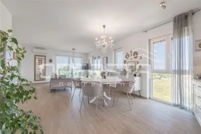 Apartamento en Venta en Porec, Croacia - foto 2